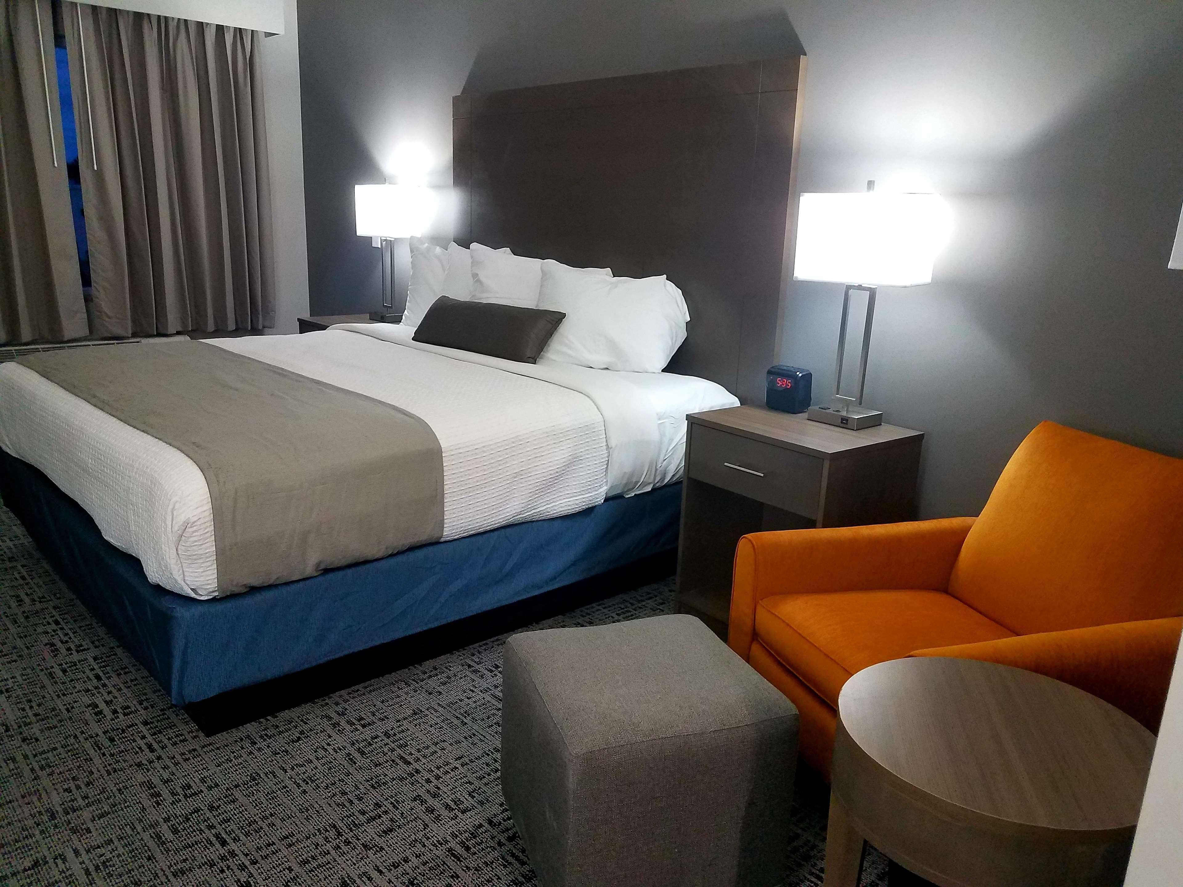 Best Western Plus Wayland Hotel Shelbyville Exterior photo