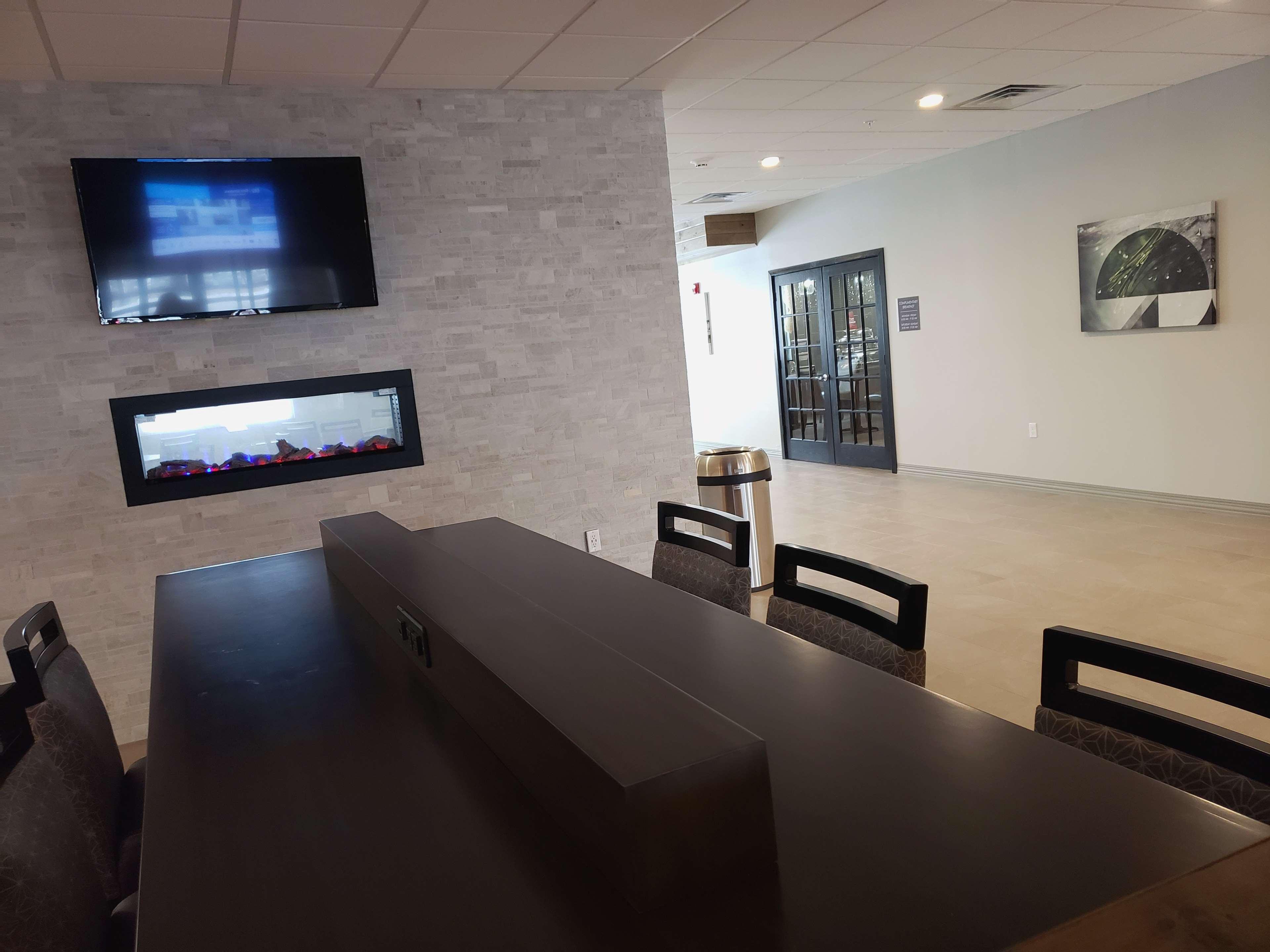 Best Western Plus Wayland Hotel Shelbyville Exterior photo